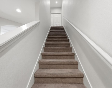 1346 Grantham Drive - Photo Thumbnail 13
