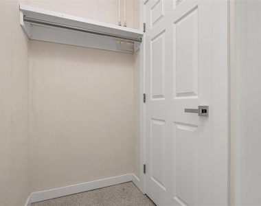 308 Ohio Place - Photo Thumbnail 12