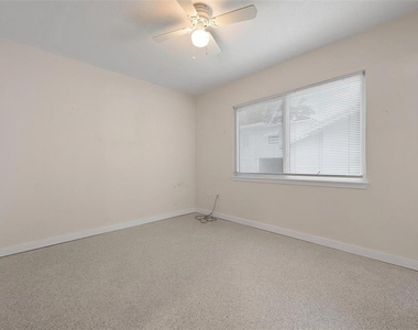 308 Ohio Place - Photo Thumbnail 10