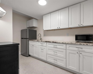 308 Ohio Place - Photo Thumbnail 8
