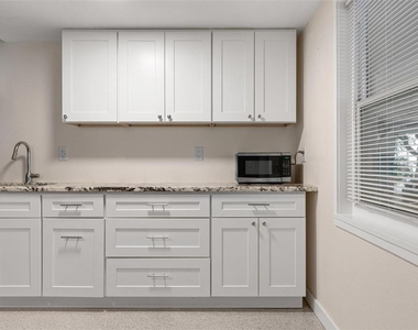 308 Ohio Place - Photo Thumbnail 7