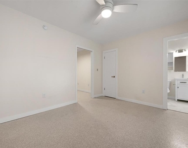 308 Ohio Place - Photo Thumbnail 10