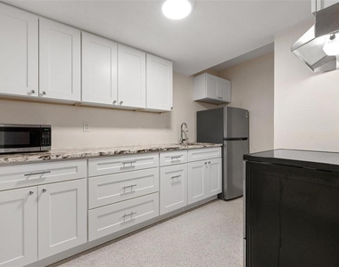 308 Ohio Place - Photo Thumbnail 7