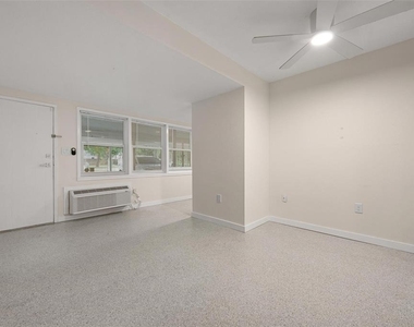 308 Ohio Place - Photo Thumbnail 6