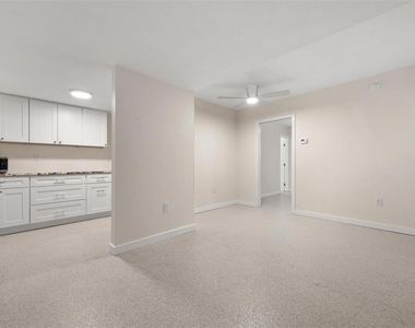 308 Ohio Place - Photo Thumbnail 3