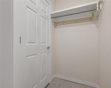 308 Ohio Place - Photo Thumbnail 11