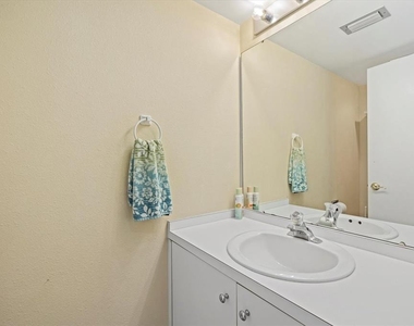 2012 Harbourside Drive - Photo Thumbnail 27