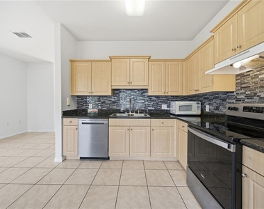 7780 Plantation Circle - Photo Thumbnail 21