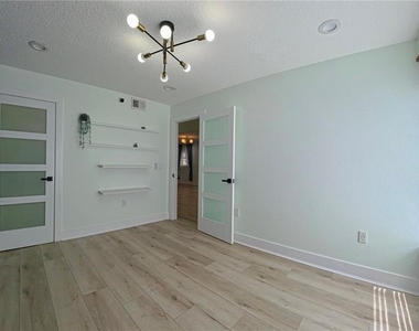 16948 Corner Hill Court - Photo Thumbnail 11