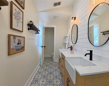 16948 Corner Hill Court - Photo Thumbnail 20
