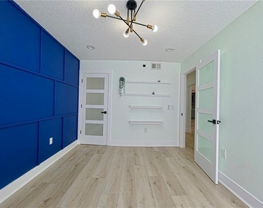 16948 Corner Hill Court - Photo Thumbnail 10