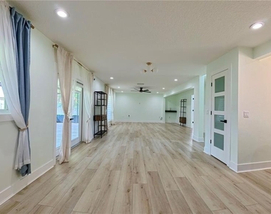 16948 Corner Hill Court - Photo Thumbnail 5