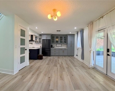 16948 Corner Hill Court - Photo Thumbnail 4