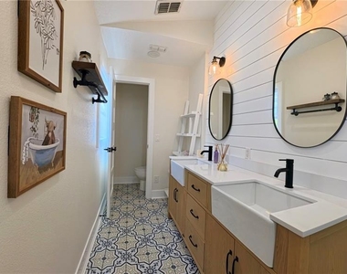 16948 Corner Hill Court - Photo Thumbnail 19