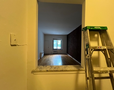 425 East 80th Street - Photo Thumbnail 3
