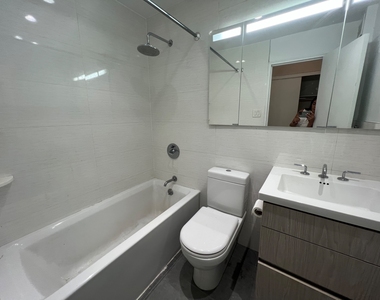 425 East 80th Street - Photo Thumbnail 4