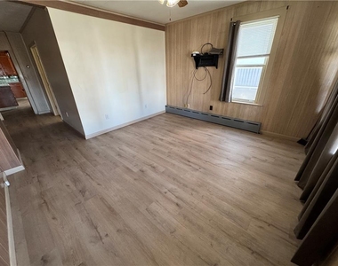 250 N 4th Street - Photo Thumbnail 1