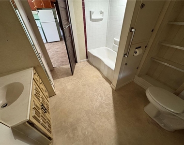 250 N 4th Street - Photo Thumbnail 5