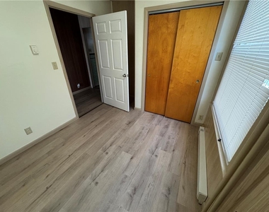 250 N 4th Street - Photo Thumbnail 6