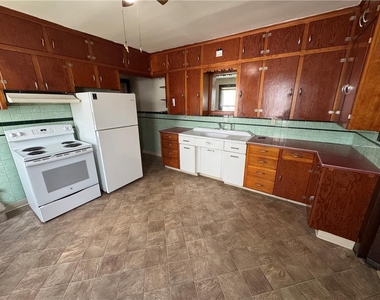 250 N 4th Street - Photo Thumbnail 7