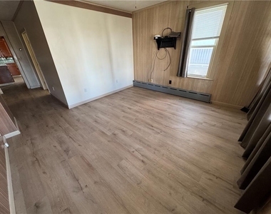 250 N 4th Street - Photo Thumbnail 3