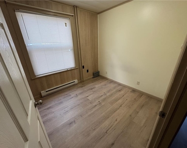 250 N 4th Street - Photo Thumbnail 4
