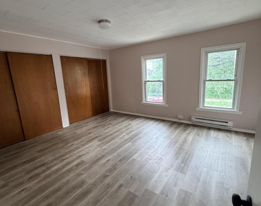371 Park Avenue - Photo Thumbnail 6