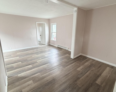 371 Park Avenue - Photo Thumbnail 3