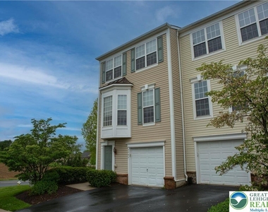 5293 Chandler Way - Photo Thumbnail 2