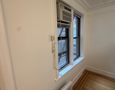 East 51st Street - Photo Thumbnail 7