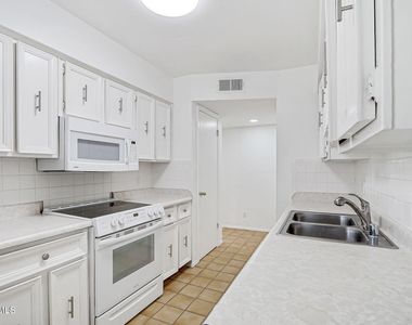3223 Isla Morada Drive - Photo Thumbnail 8