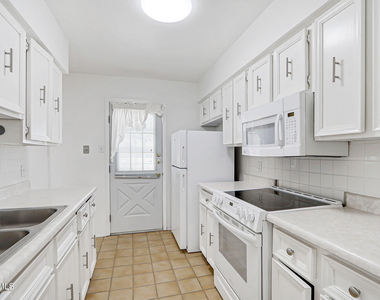 3223 Isla Morada Drive - Photo Thumbnail 10