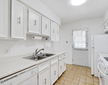 3223 Isla Morada Drive - Photo Thumbnail 9