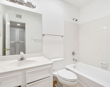 3223 Isla Morada Drive - Photo Thumbnail 16
