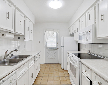 3223 Isla Morada Drive - Photo Thumbnail 7