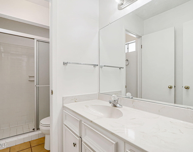 3223 Isla Morada Drive - Photo Thumbnail 13