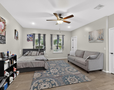 14717 Charles Foster Avenue - Photo Thumbnail 4