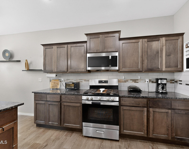 14717 Charles Foster Avenue - Photo Thumbnail 3