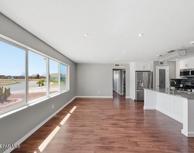 7107 Parkland Drive - Photo Thumbnail 12