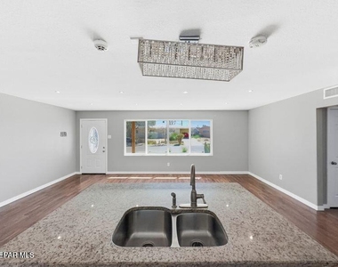7107 Parkland Drive - Photo Thumbnail 5