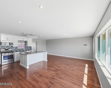 7107 Parkland Drive - Photo Thumbnail 14