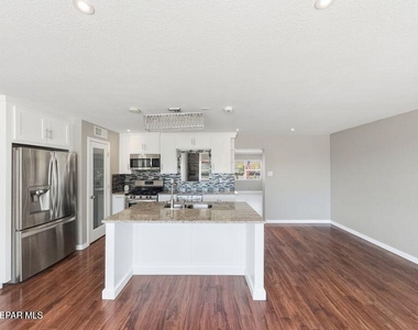 7107 Parkland Drive - Photo Thumbnail 13