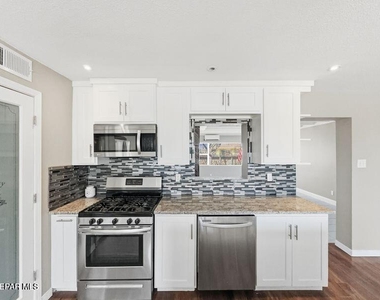 7107 Parkland Drive - Photo Thumbnail 6