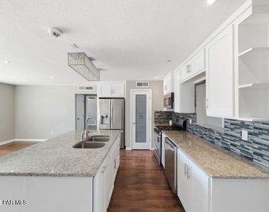7107 Parkland Drive - Photo Thumbnail 8