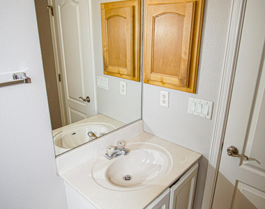 528 Green Village Court - Photo Thumbnail 15