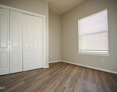528 Green Village Court - Photo Thumbnail 23
