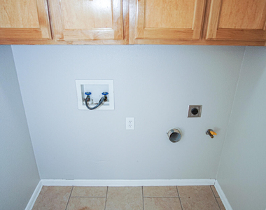 528 Green Village Court - Photo Thumbnail 10