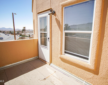 528 Green Village Court - Photo Thumbnail 17