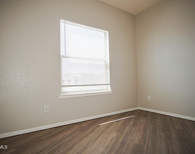 528 Green Village Court - Photo Thumbnail 21