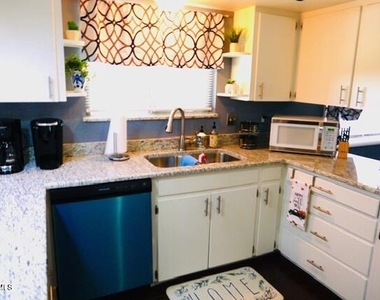 4317 N Stanton Street - Photo Thumbnail 11